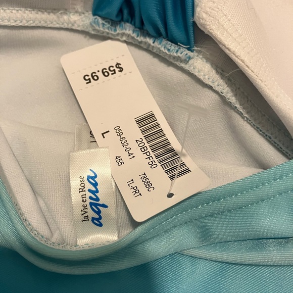 Brand new ombré swimsuit - Picture 3 of 4